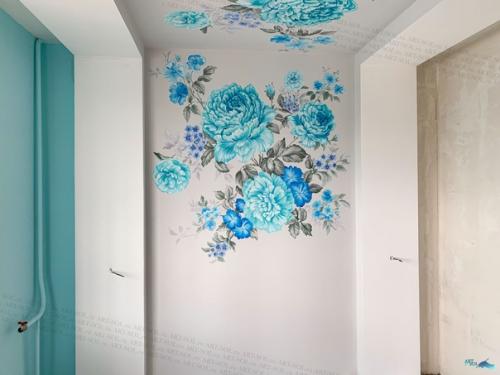 Роспись потолка и стены в спальне - цветы в оттенках синего. 07