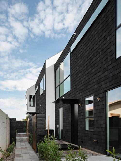 Черная древесина и битумная черепица - материалы экстерьера жилого комплекса Polker, архитектором и застройщиком которого стал Sinhei Kwok. 02