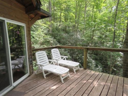 Moss Rock предлагает лучшее сочетание современных удобств c природными красотами горной хижины. 01