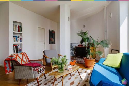 Двухэтажная квартира с жёлтой лестницей и садом на балконе ч. 1. 07 Двухэтажная квартира с жёлтой лестницей и садом на балконе ч. 1. 07