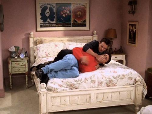 Ностальгии пост: если соберетесь пересмотреть Друзей, обратите внимание на интерьеры. 02