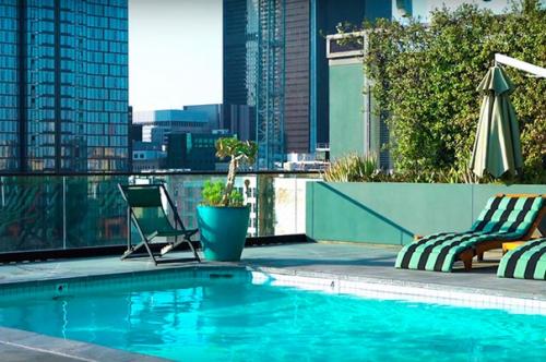 Джонни депп продает свой уникальный пентхаус в Лос-анджелесе за 12 миллионов долларов. 08