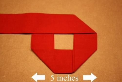 Стильная подушка из мешковины с розами? 02