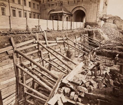 3 сентября (20 августа) 1875 года прошла торжественная церемония закладки здания исторического музея. 07