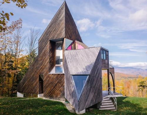 Идея жизни - в - лесу: когда дом посреди ландшафта, то надо использовать все возможности для проникновения красивых видов в помещение.