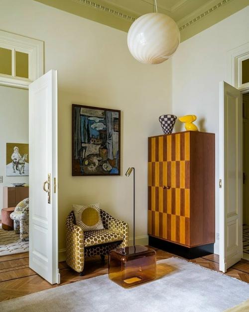 Дизайнер Елена учаева оформила интерьер для семейной пары в доходном доме Ольги гартман, построенном в 1911 году по проекту архитектора челыщева. 07