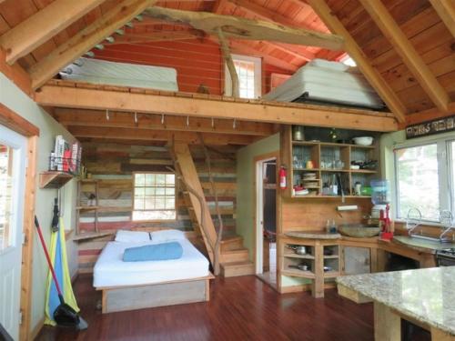 Moss Rock предлагает лучшее сочетание современных удобств c природными красотами горной хижины. 04