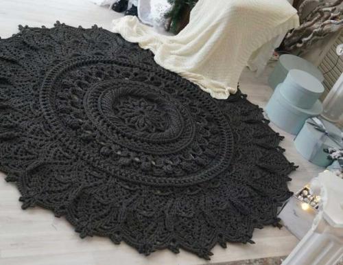 Вязаные крючком коврики отлично дополнят интерьер вашей квартиры или дома! 02