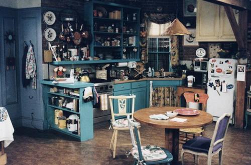 Ностальгии пост: если соберетесь пересмотреть Друзей, обратите внимание на интерьеры. 04