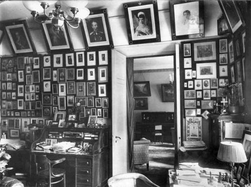 Аналог журнала Дизайн и Интерьеры нашего времени - фотографии квартиры князя Михаила Андроникова (Петербург, наб. 04