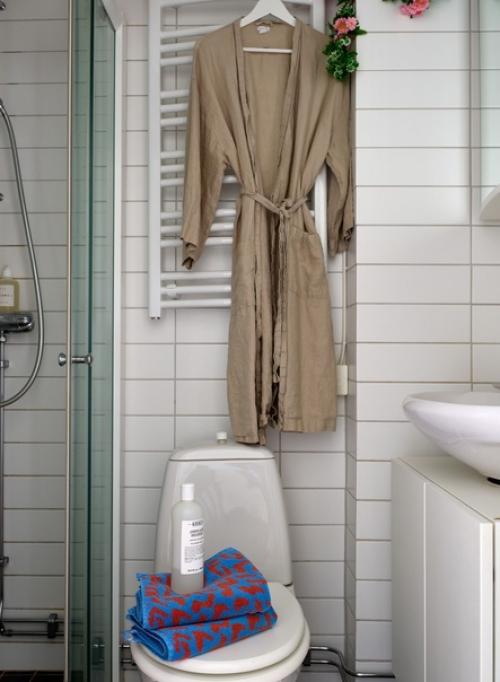 Подборка ванных комнат а скандинавском стиле, в которых тон всему интерьеру задает декор и текстиль. 05