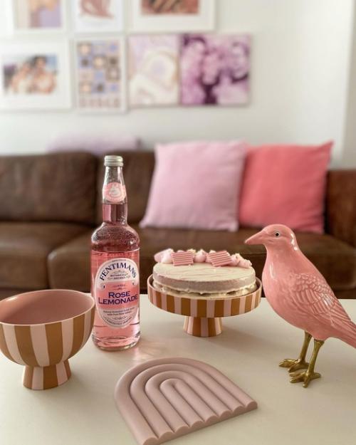 Хозяйка этого дома Джудит живет одна, ее сыновья выросли, и она, наконец, смогла создавать свой интерьер, не оглядываясь на других. 02