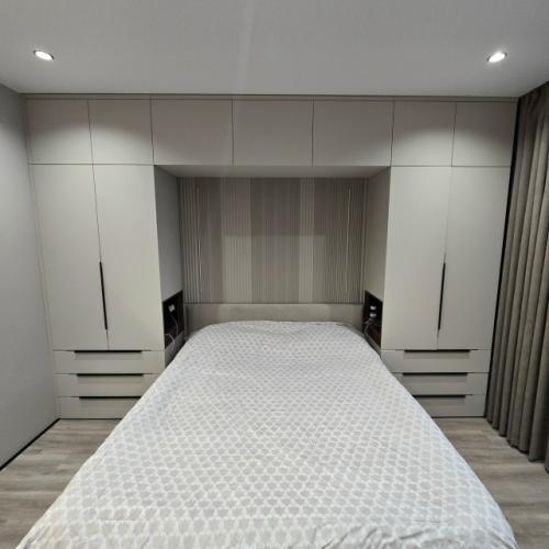 Спальня с рабочей зоной: когда всё на своём месте. 01