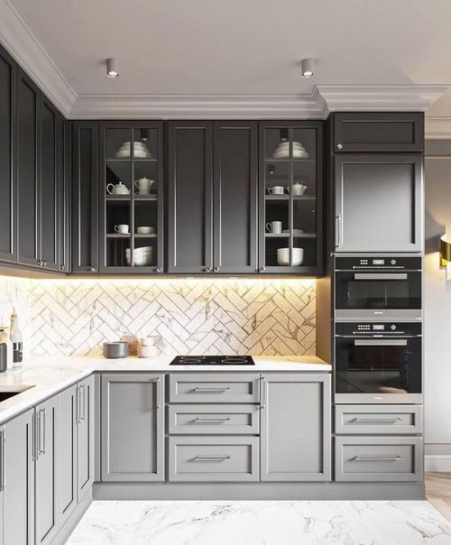 Обеденная зона и кухня с преобладанием серых оттенков. 03