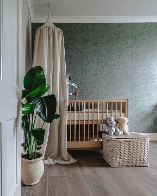 Детали небольшой, но очень уютной квартиры, в которой любят тёплый текстиль, зелёные растения и мебель икеа. 04