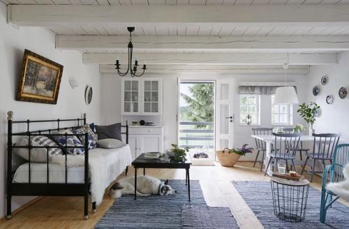 Этот домик находится в мазурии, на северо-востоке Польши. 06