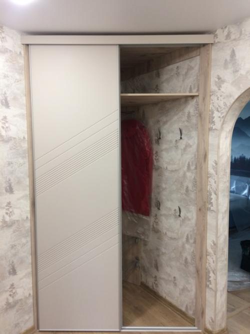 Уже знакомая вам фрезеровка с распашных шкафов переместилась и на купе! 01