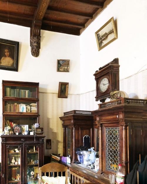 При ремонте квартиры обнажилась старая роспись стен. 01