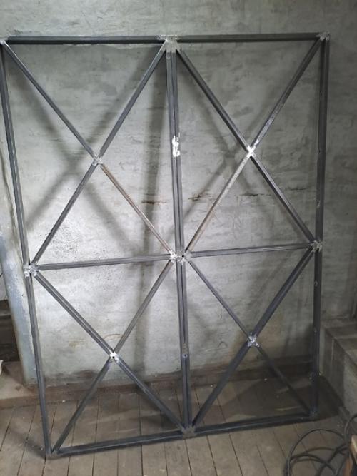 Мастерская сталь работу по заказу Парящая Кровать выполнила. 01