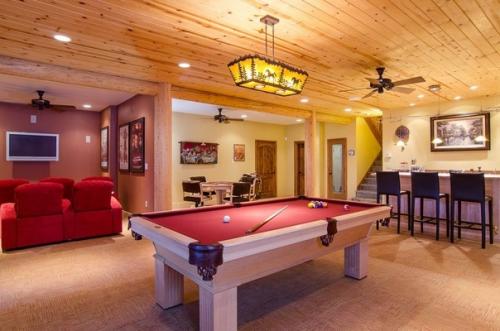 Интерьер бревенчатого дома в горном стиле. 04