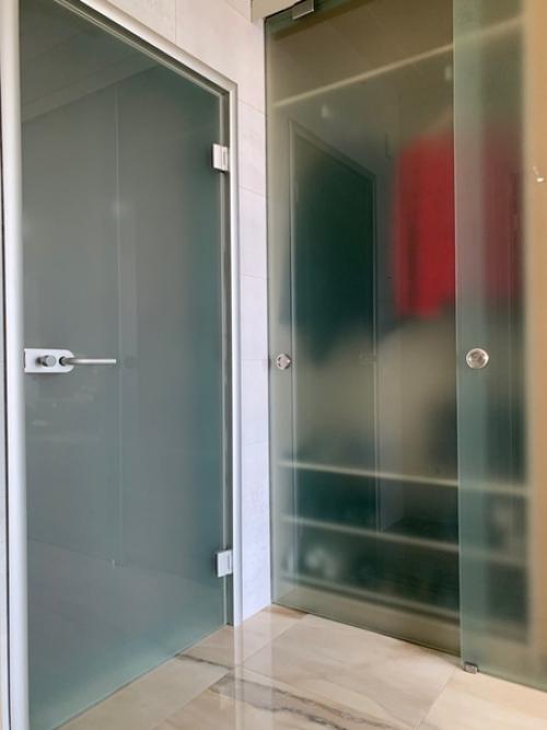 Как и обещал в продолжении своей кухни и ванной которые здесь уже публиковали, выкладываю свою прихожую с организованной гардеробной. 09