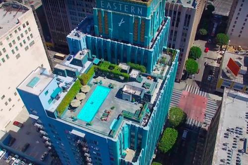 Джонни депп продает свой уникальный пентхаус в Лос-анджелесе за 12 миллионов долларов. 01