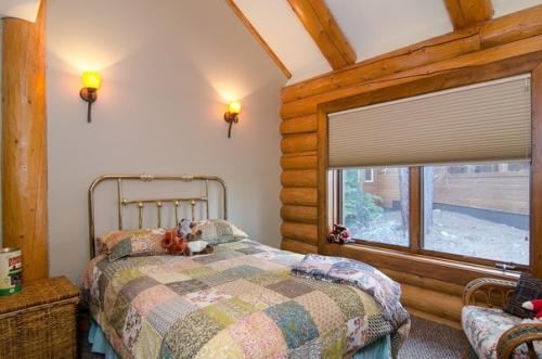 Интерьер бревенчатого дома в горном стиле. 09