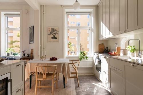 Небольшая двухкомнатная квартира в старом здании в Стокгольме. 04