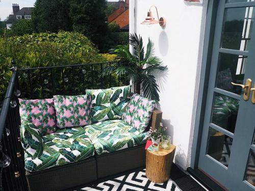 Этот балкон находится в Лондоне и принадлежит дизайнеру интерьеров Мелани. 07