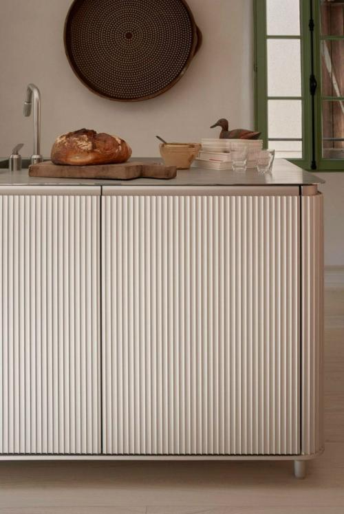 На юге Франции средневековый дом XIV века получил новую жизнь и превратился в современный гостевой дом. 08