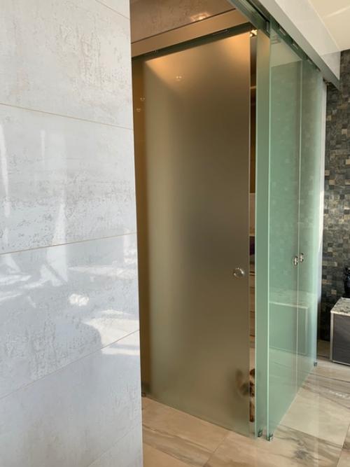 Как и обещал в продолжении своей кухни и ванной которые здесь уже публиковали, выкладываю свою прихожую с организованной гардеробной. 05