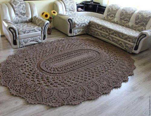 Вязаные крючком коврики отлично дополнят интерьер вашей квартиры или дома! 01