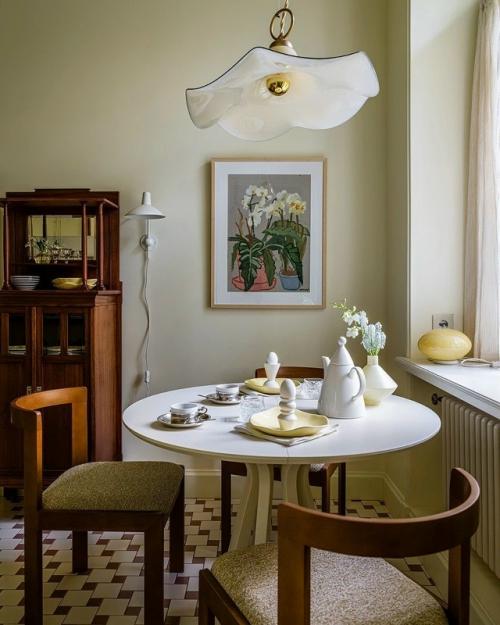 Дизайнер Елена учаева оформила интерьер для семейной пары в доходном доме Ольги гартман, построенном в 1911 году по проекту архитектора челыщева. 04