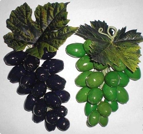 Мы делаем виноградную кисть из желудей. 
