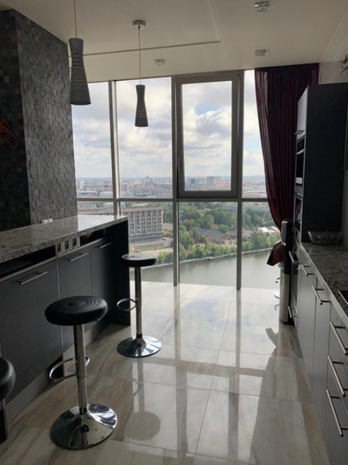 Лучше всего за любого дизайнера, говорит его собственная квартира. 03