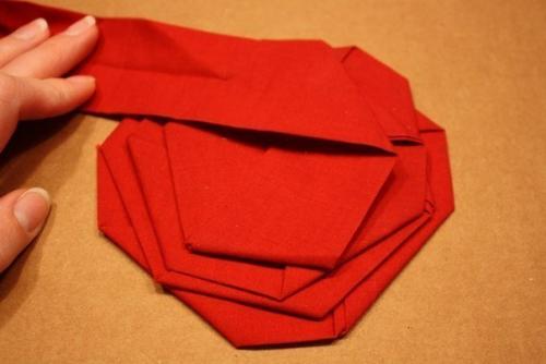 Стильная подушка из мешковины с розами? 04