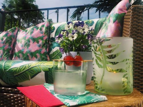 Этот балкон находится в Лондоне и принадлежит дизайнеру интерьеров Мелани. 05