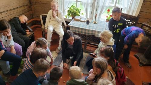 3 сентября ученики 3 в класса посетили замечательное село рябово - родину знаменитых художников братьев Васнецовых. 04