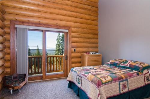 Интерьер бревенчатого дома в горном стиле. 08