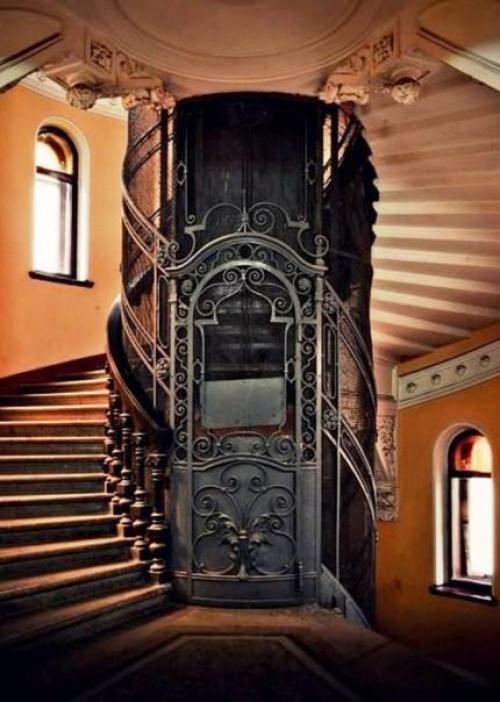 Старинные лифты петебурга, действующие в наше время. 03