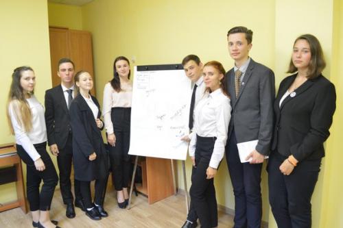 8 сентября, в Иванове прошел слет ученического самоуправления для вичугского районного ученического совета и ивановской городской ученической думы. 03