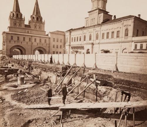 3 сентября (20 августа) 1875 года прошла торжественная церемония закладки здания исторического музея. 02