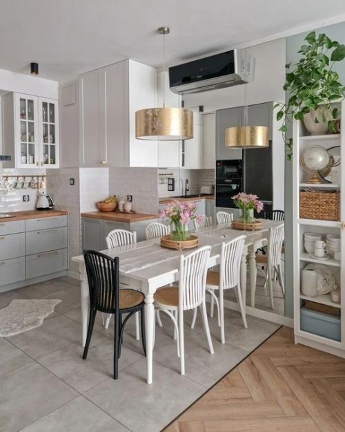 Давайте мы рассмотрим эту замечательную квартиру в деталях. 01