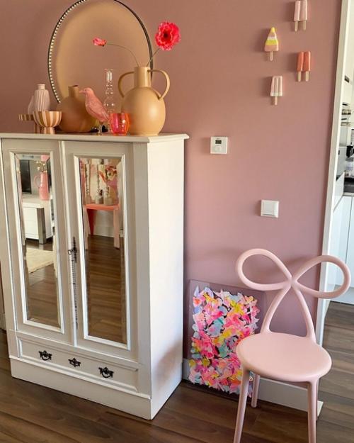 Хозяйка этого дома Джудит живет одна, ее сыновья выросли, и она, наконец, смогла создавать свой интерьер, не оглядываясь на других. 03