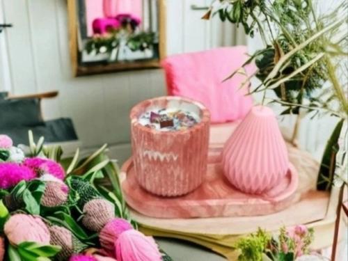 Декоративная ваза для сухоцветов с подставкой и аромасвечой - это стильное украшение для вашего интерьера. 01