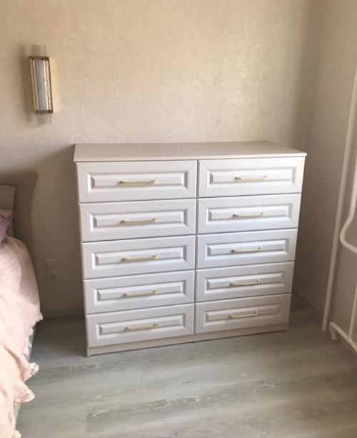 Благородный и очаровательный классический стиль прекрасно подходит для интерьера спальни. 02