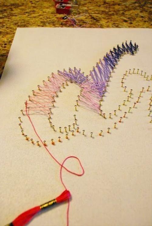 Разноцветное панно из ниток. 07