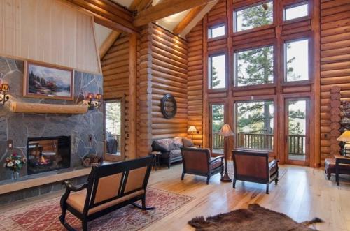 Интерьер бревенчатого дома в горном стиле. 01