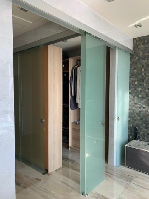 Как и обещал в продолжении своей кухни и ванной которые здесь уже публиковали, выкладываю свою прихожую с организованной гардеробной. 01