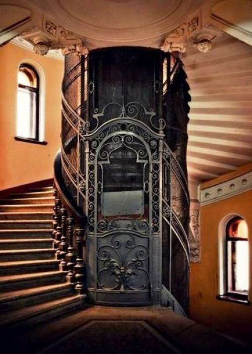 Старинные лифты Петербурга, действующие в наше время. 01